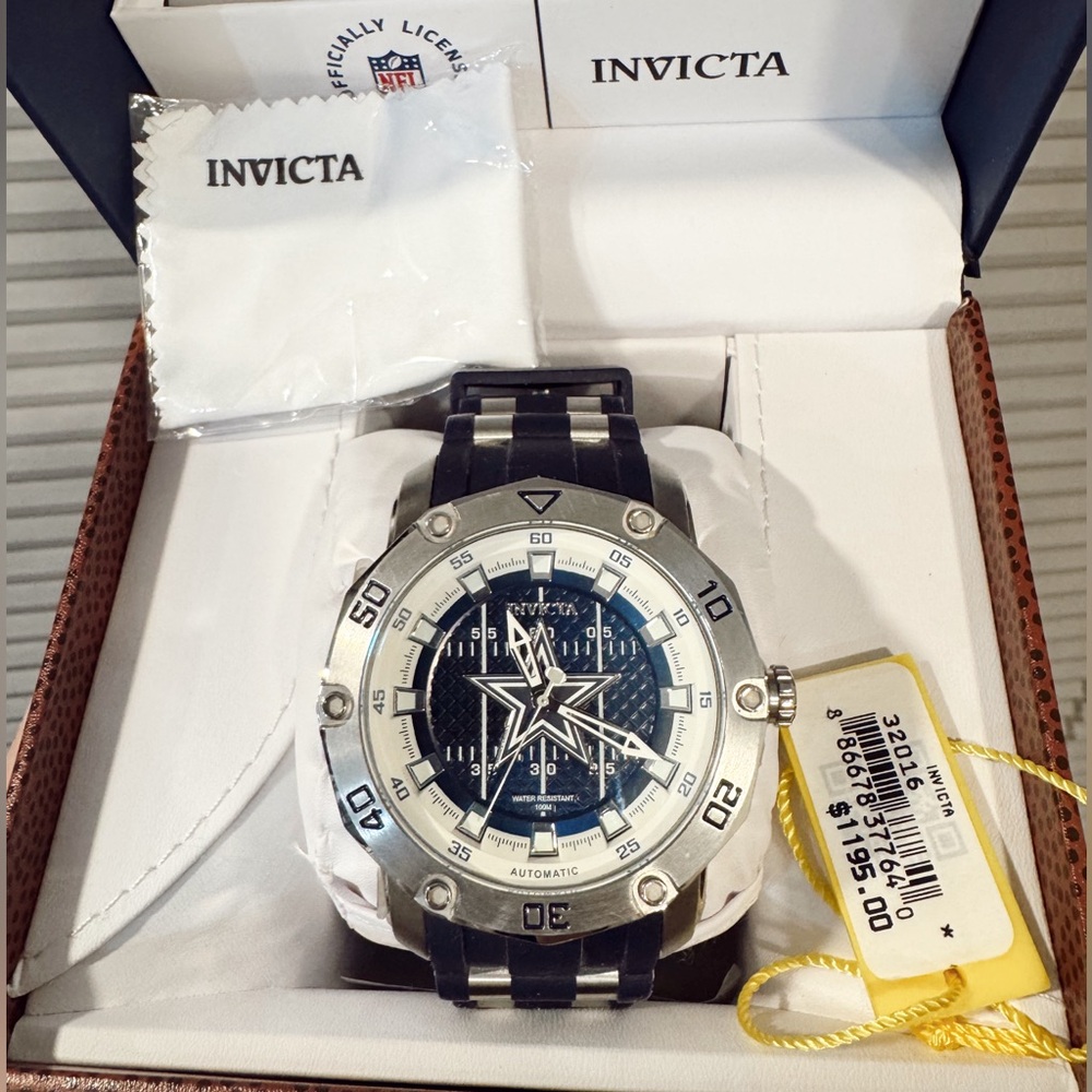 Invicta Dallas Cowboys Box